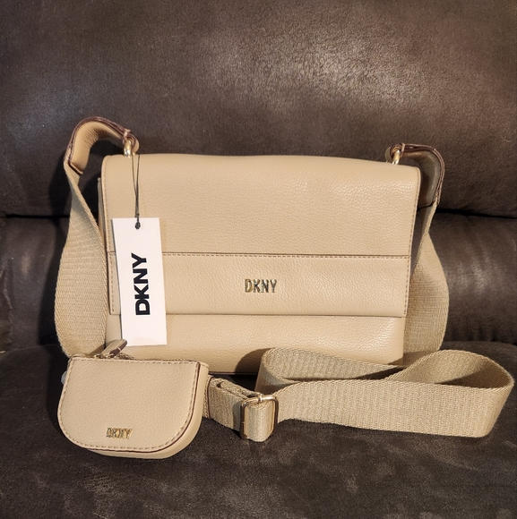 Dkny Handbags - DKNY NWT Beige Crossbody Bag Set